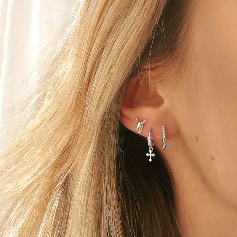 Pendiente aro pinchos plata 2