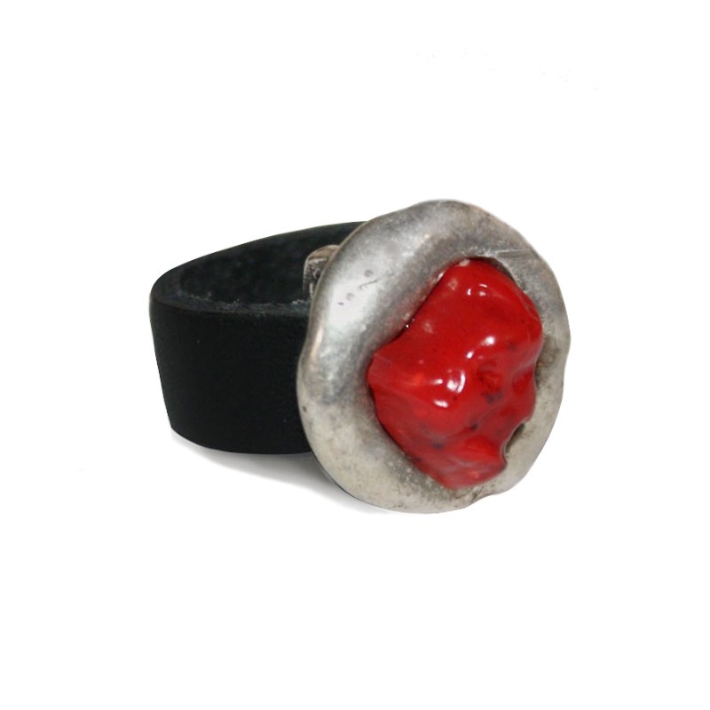 Anillo piedra roja resina-yuyuba