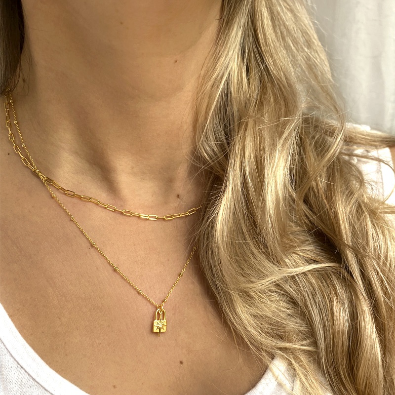 collar cadena rectangular dorada 2