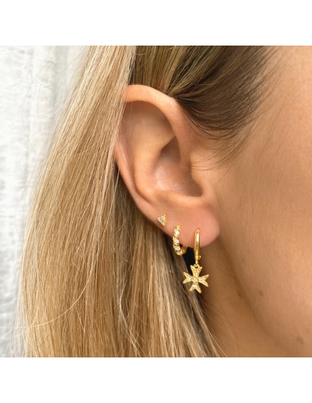 piercing triangulo dorado