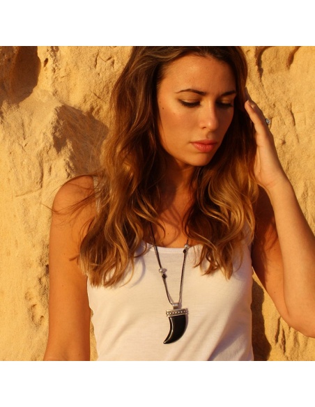 Colgante cuerno negro origen