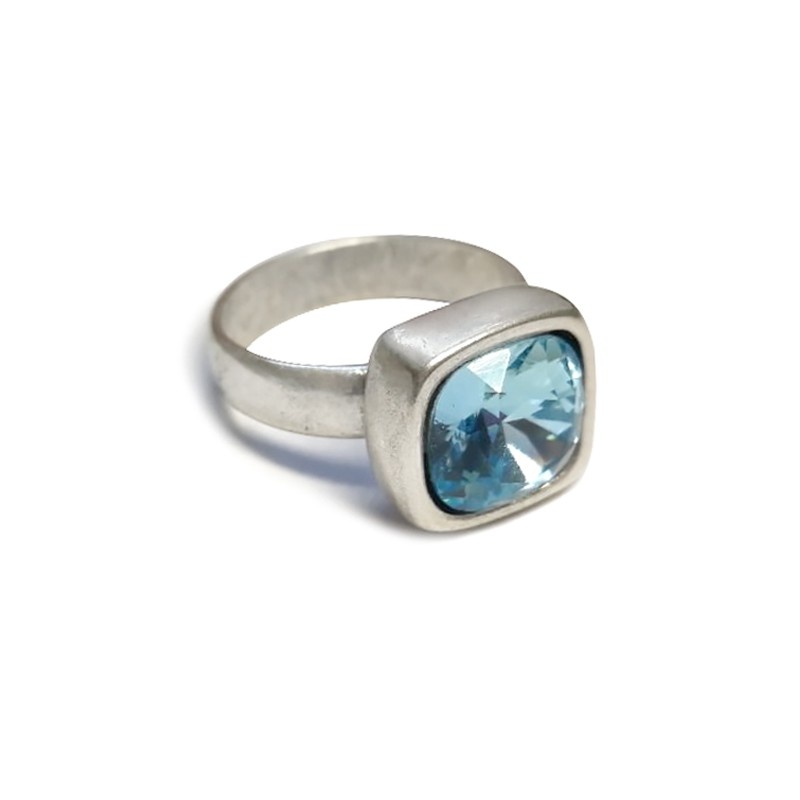 Anillo con cristal de swarovski azul claro cuadrado bañado en plata