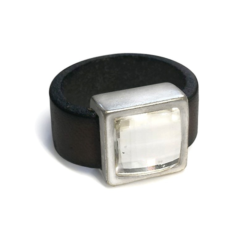 Anillo cuero y strass El epicentro